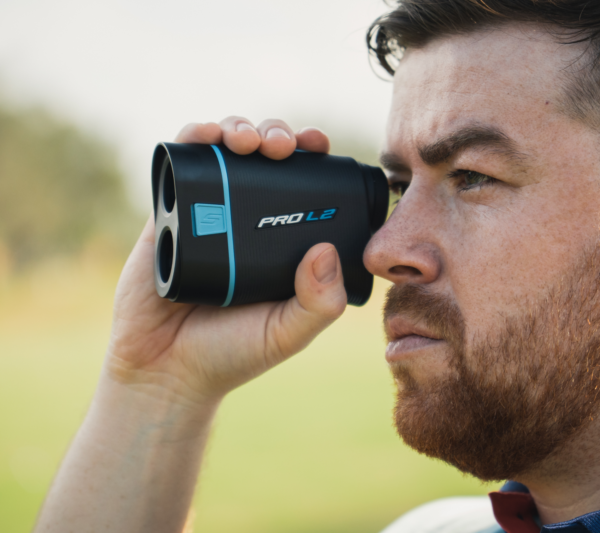 Male golfer using Blue PRO L2 rangefinder