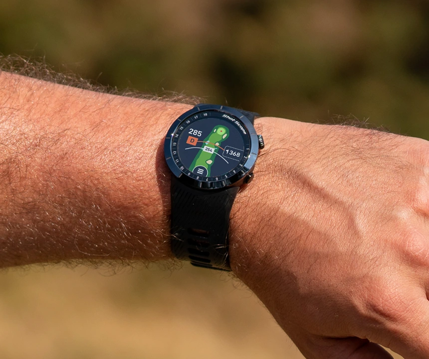 Golfer looking at X5 on wrist with Personalised hole maps